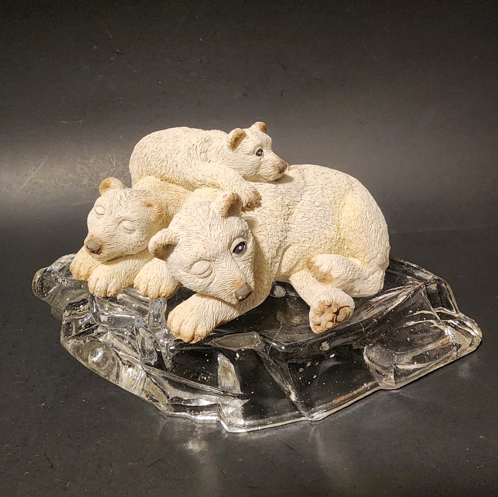 House of Lloyd Family Of Polar Bears On Glass Ice Base 1995 Vintage 4”T 7”W